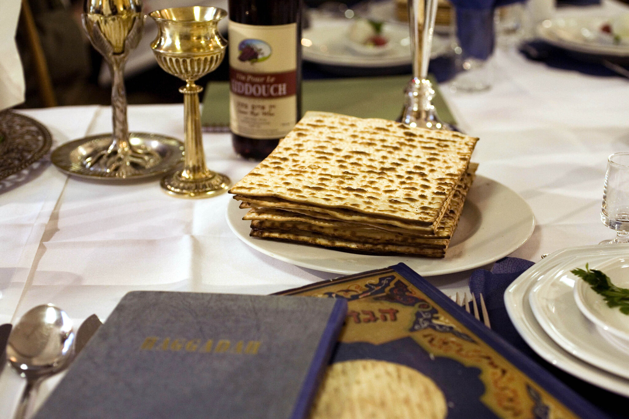 pessach_seder_tisch_matzen