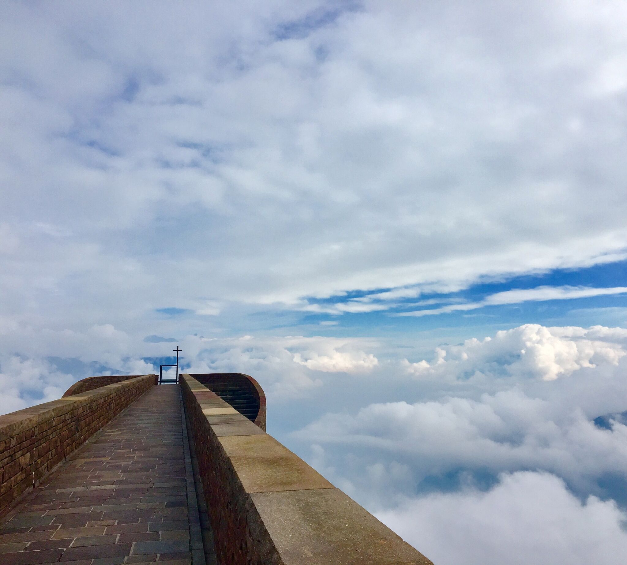 Himmel_weg_kreuz