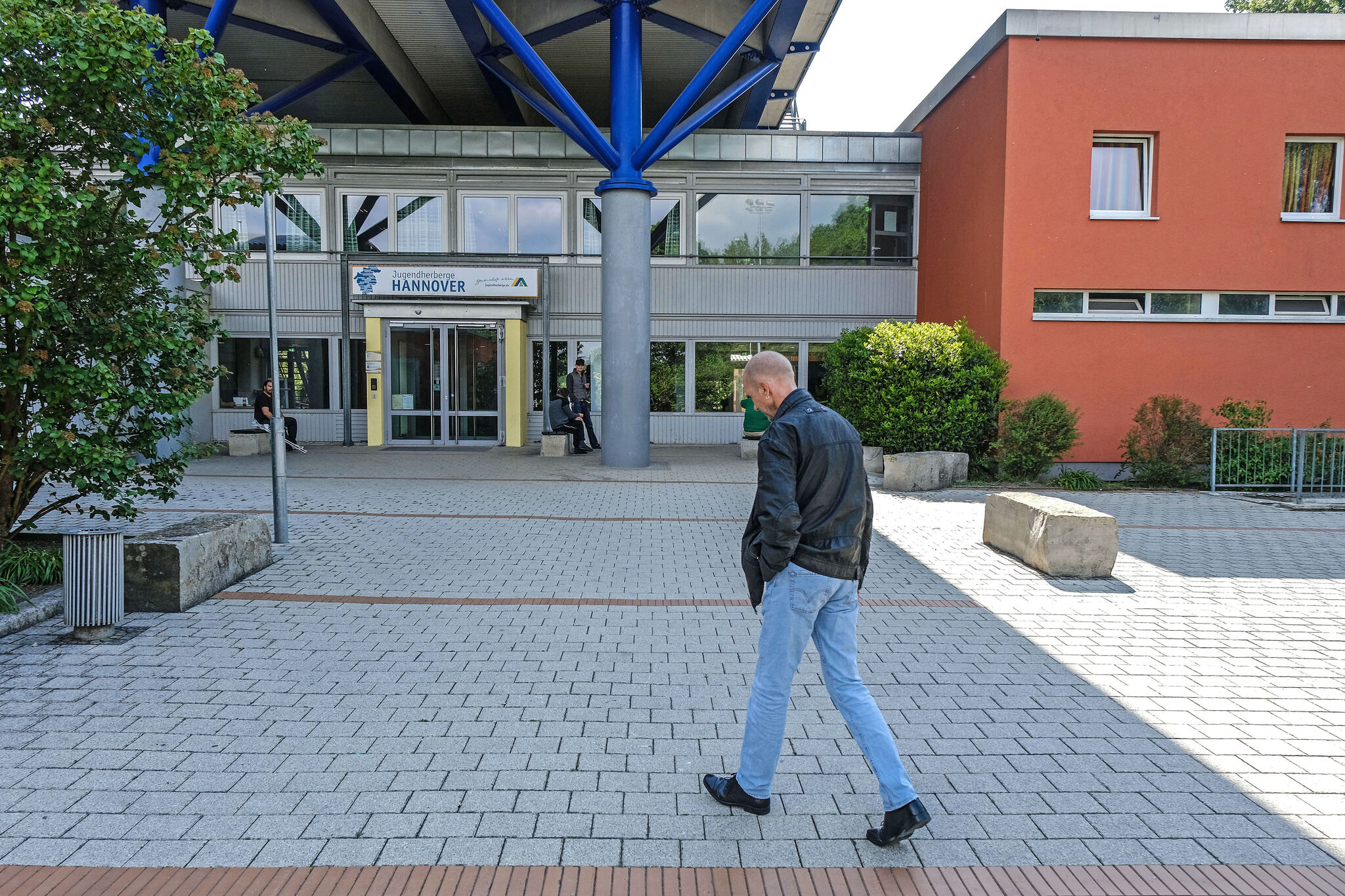 Für Menschen wie ihn hat die Stadt Hannover angesichts der Corona-Krise bis Mitte Juli 2020 die komplette Jugendherberge angemietet. Foto: Jens Schulze