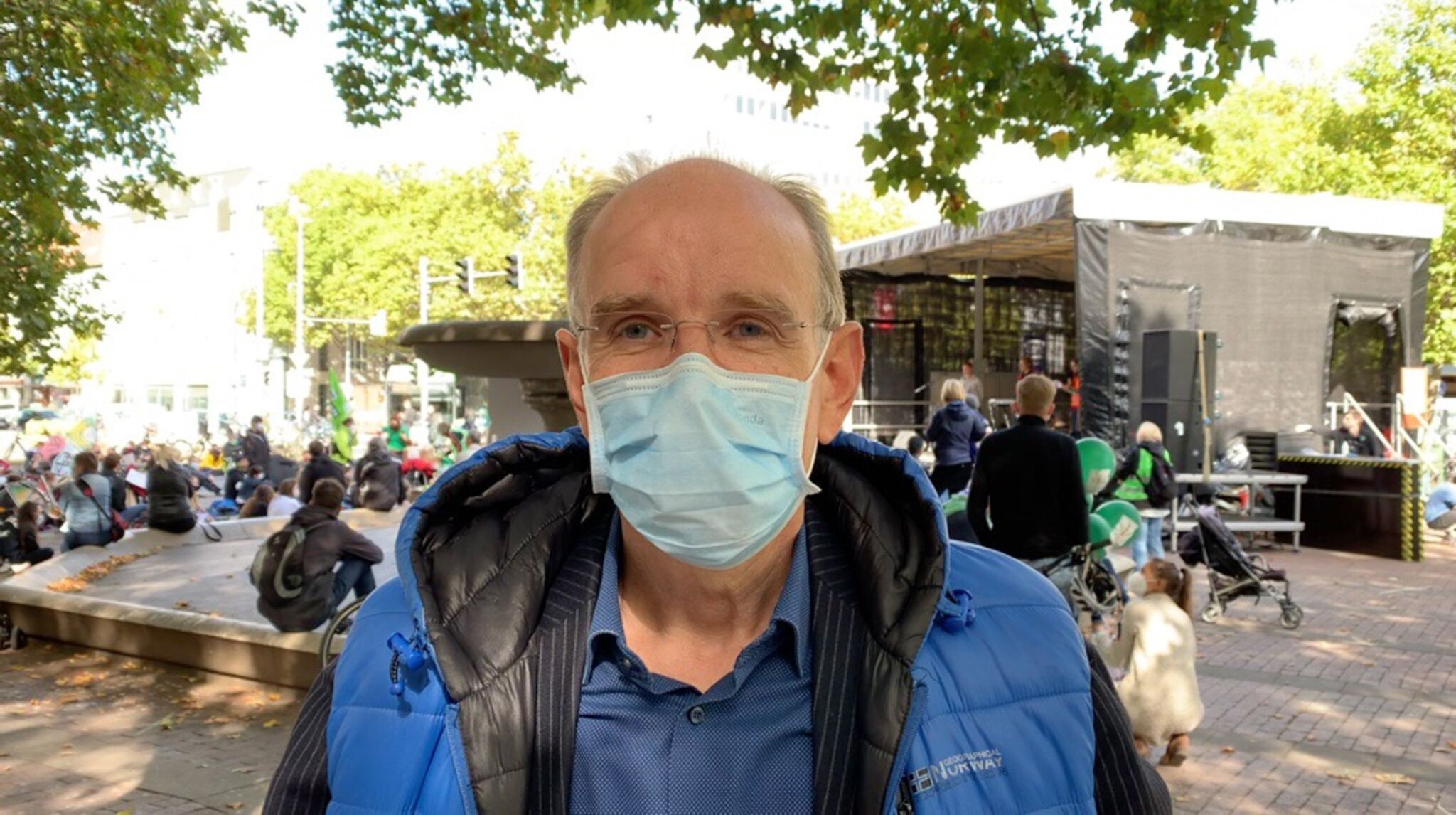 Landesbischof Ralf Meister auf der Demonstration von "Fridays for Future" am 25.09.2020 in Hannover (Foto: Alexander Nortrup)