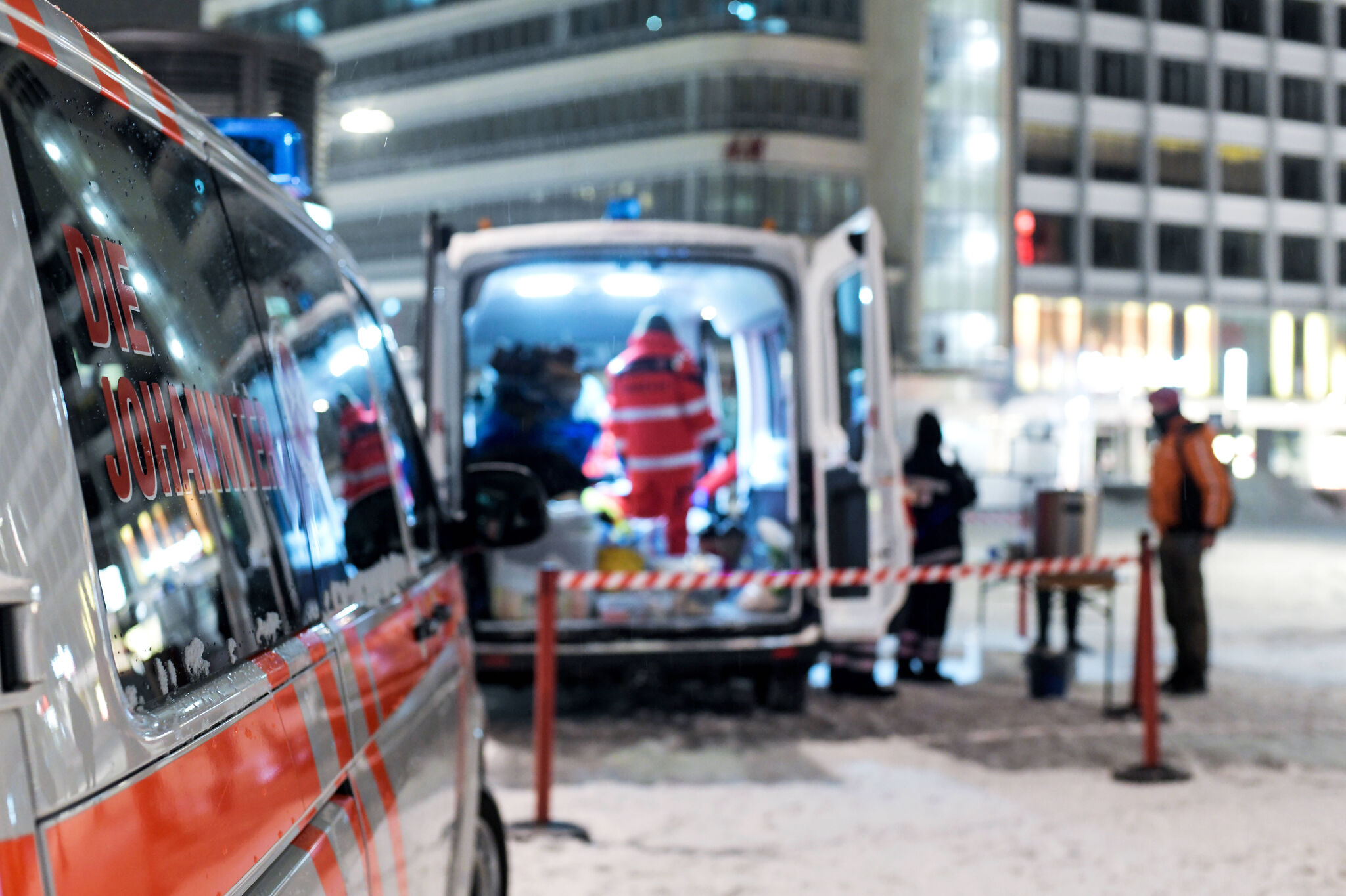 Dreimal in der Woche gibt es eine warme Mahlzeit für Bedürftige. Foto: Nancy Heusel / epd-Bild