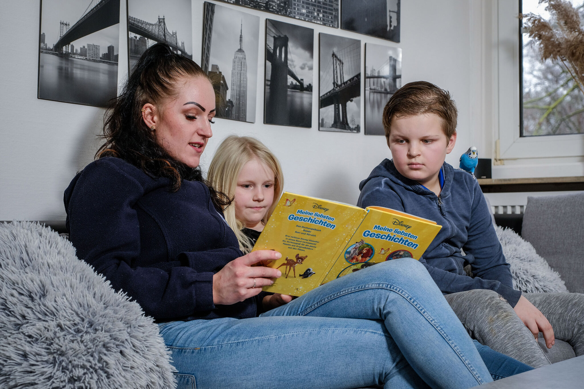 Die Zeit für das Vorlesen und Spielen mit ihren Kindern nimmt sich Jasmin Leicht ganz bewusst - trotz volles Terminplans. (Foto: Jens Schulze)