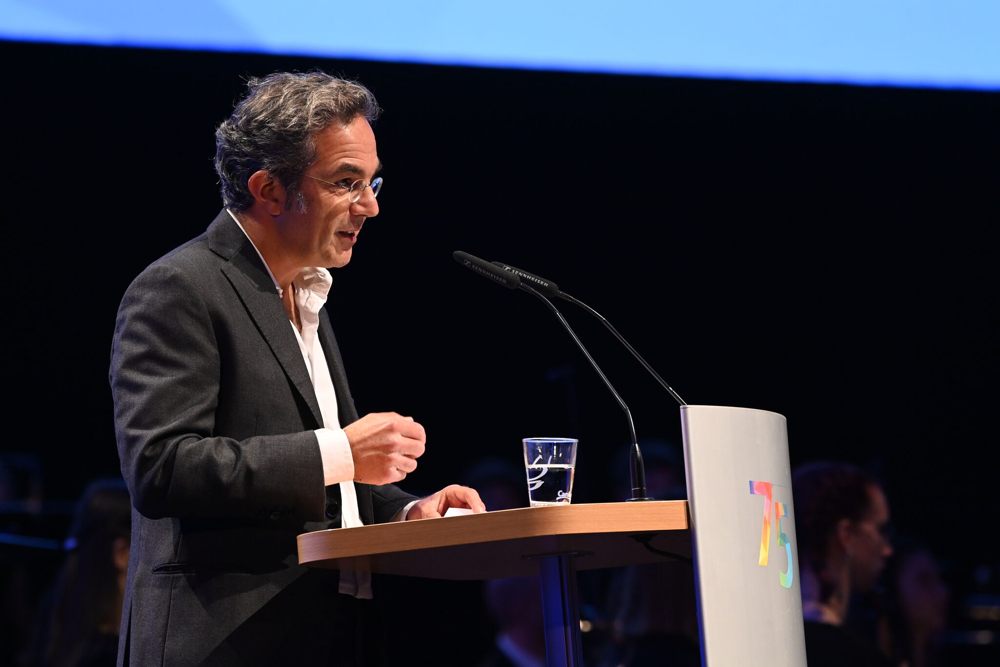 Der Schriftsteller Dr. Navid Kermani hielt die Festrede beim 75. Landesgeburtstag. (Foto: Staatskanzlei / Hauke-Christian Dittrich)