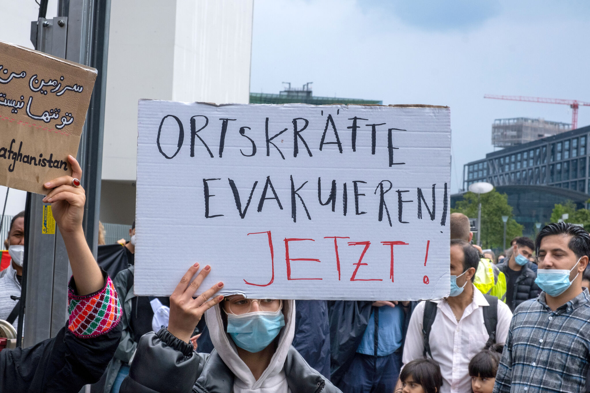 Rund 1.700 Menschen demonstrierten am 22. August 2021 in der Nähe des Kanzleramts in Berlin für mehr Evakuierungen von afghanischen Ortskräften (Foto: Rolf Zöllner / epd).