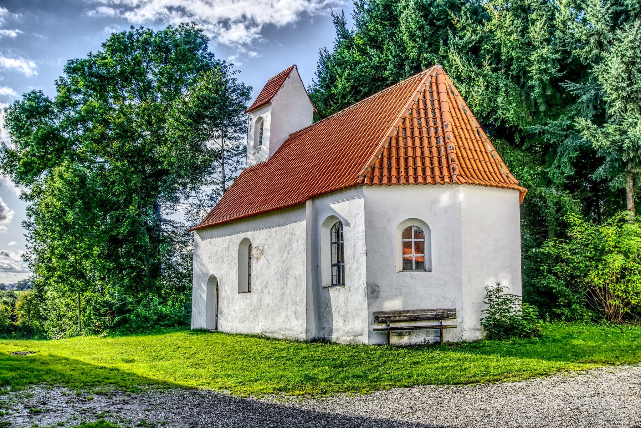 Heute hat sogar die Kirche frei – daraus wird eine schöne Zufallsbekanntschaft. Foto: Pixabay