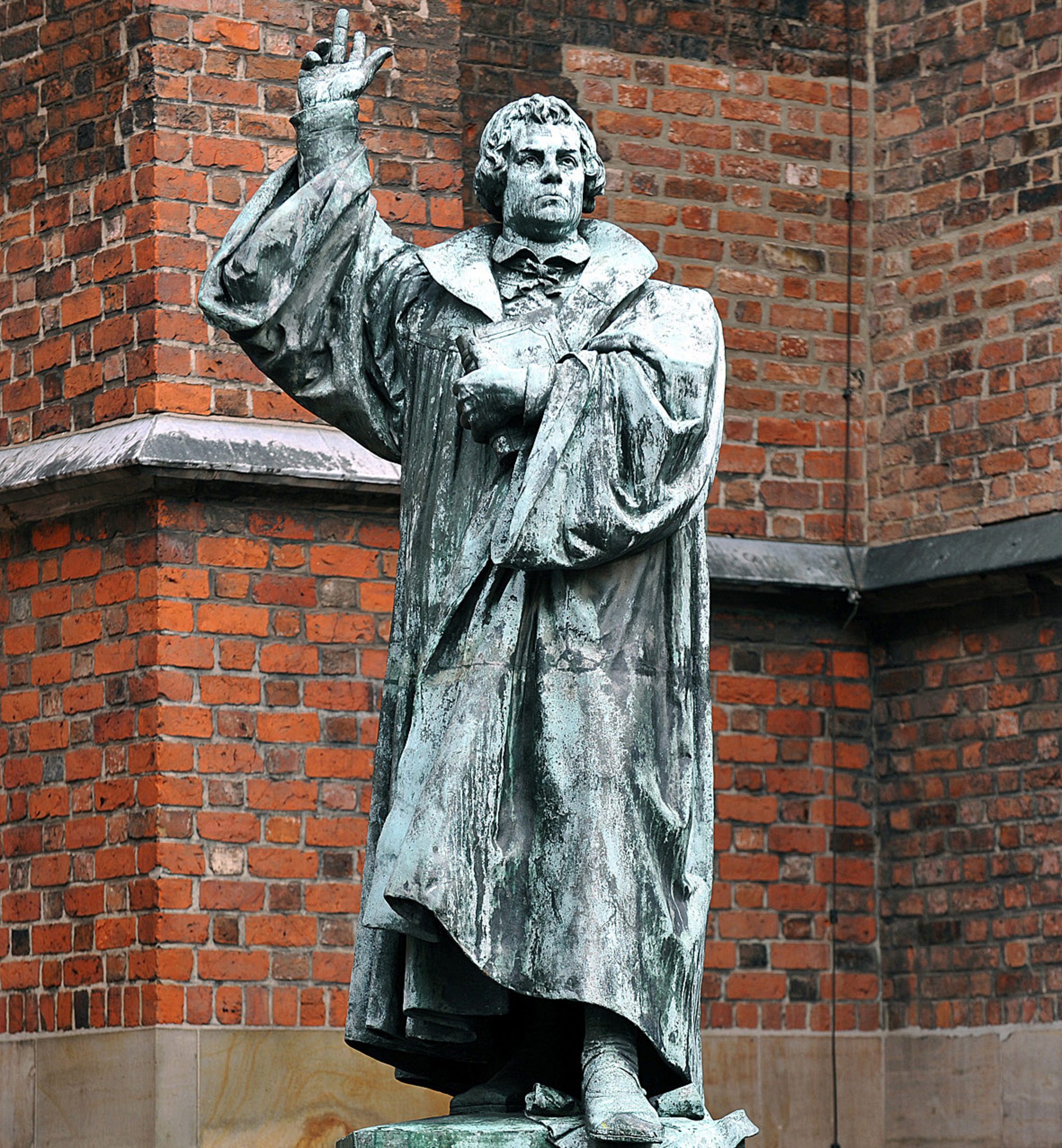 lutherstatue_marktkirche_hannover