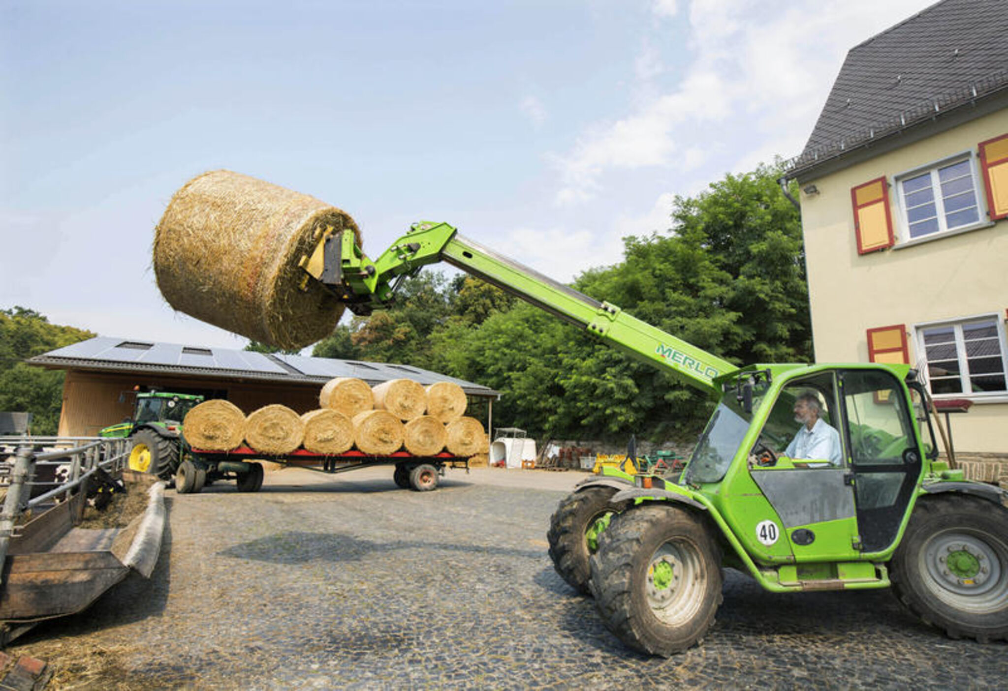 bauernhof_trecker_heuballen