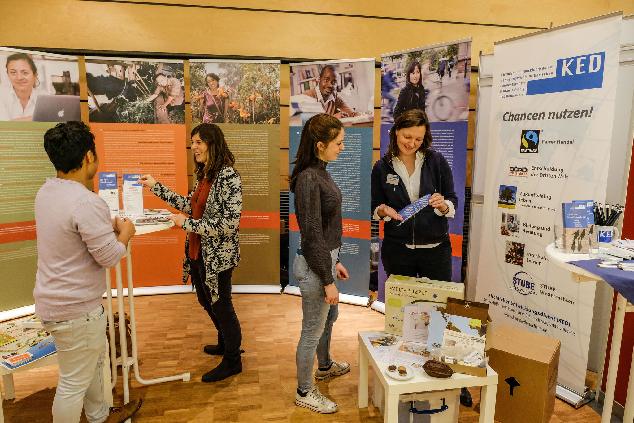 Infostände und Workshops erlaubten Einblicke in viele spannende Themengebiete. Foto: Jens Schulze