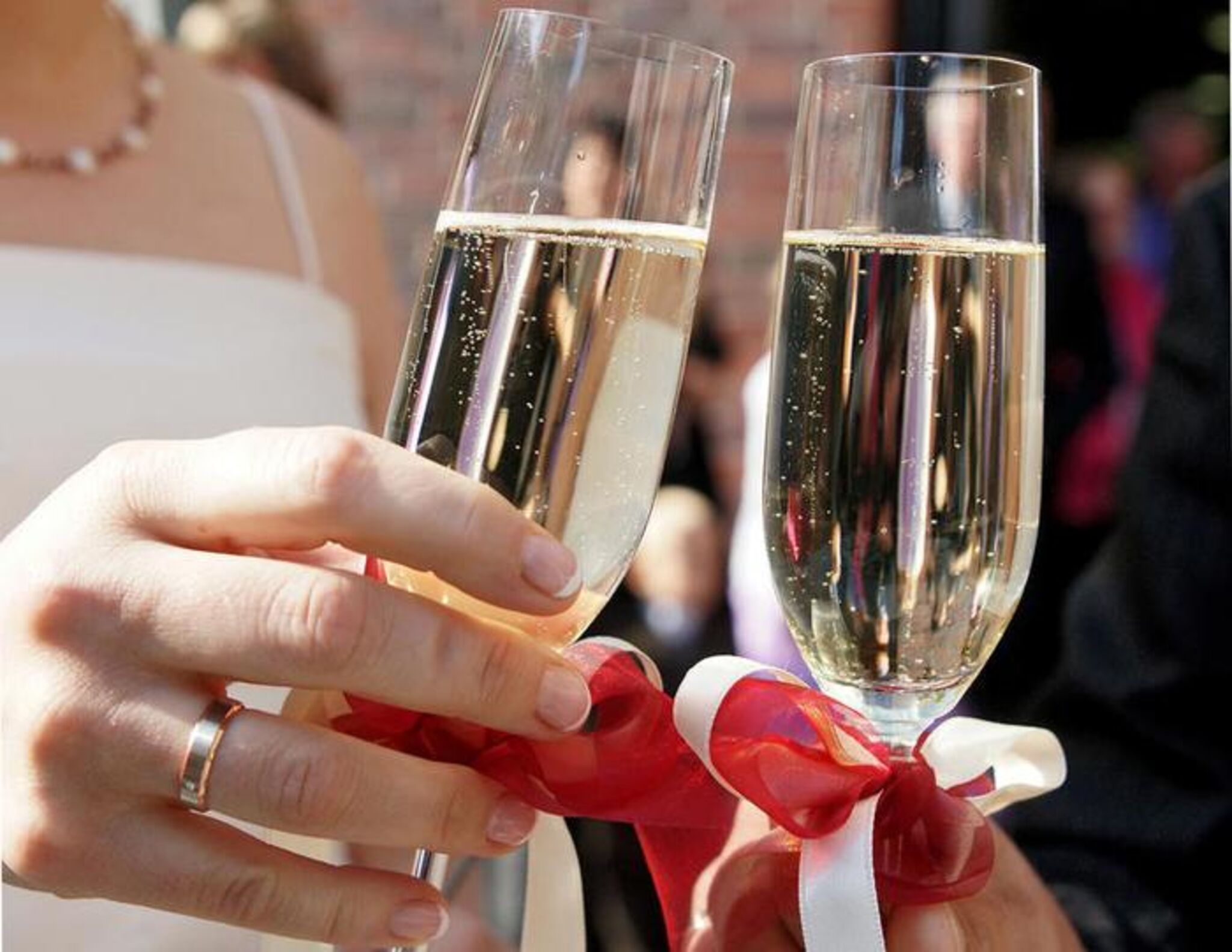 Hochzeit_Sekt_Paar mit Ring