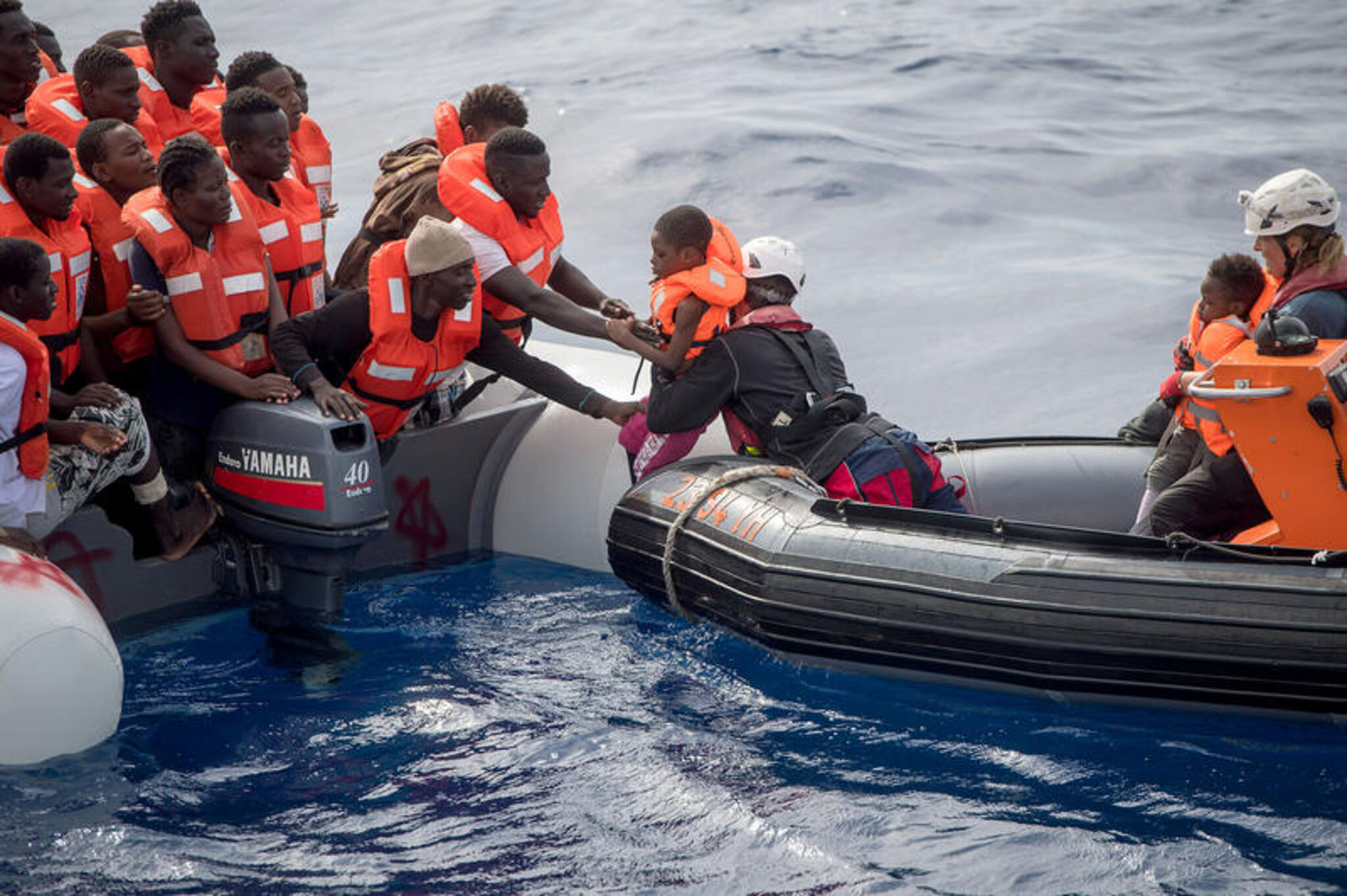 Seenotrettung_Fluechtlinge_Boot_Sea Watch