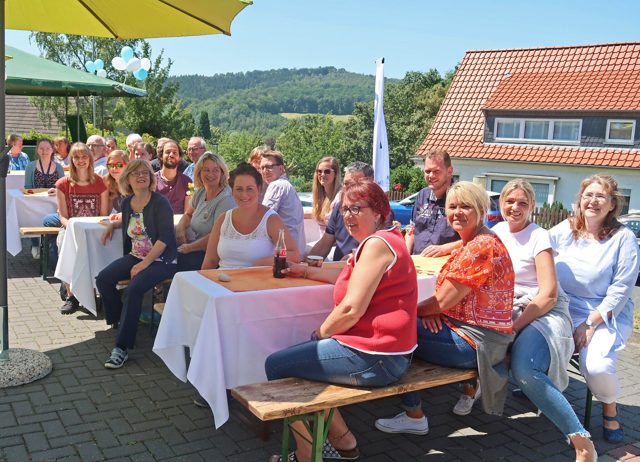 Haus Barthimaeus_Himmelsthuer_Bad Salzdetfurth_Gruppe auf Terrasse