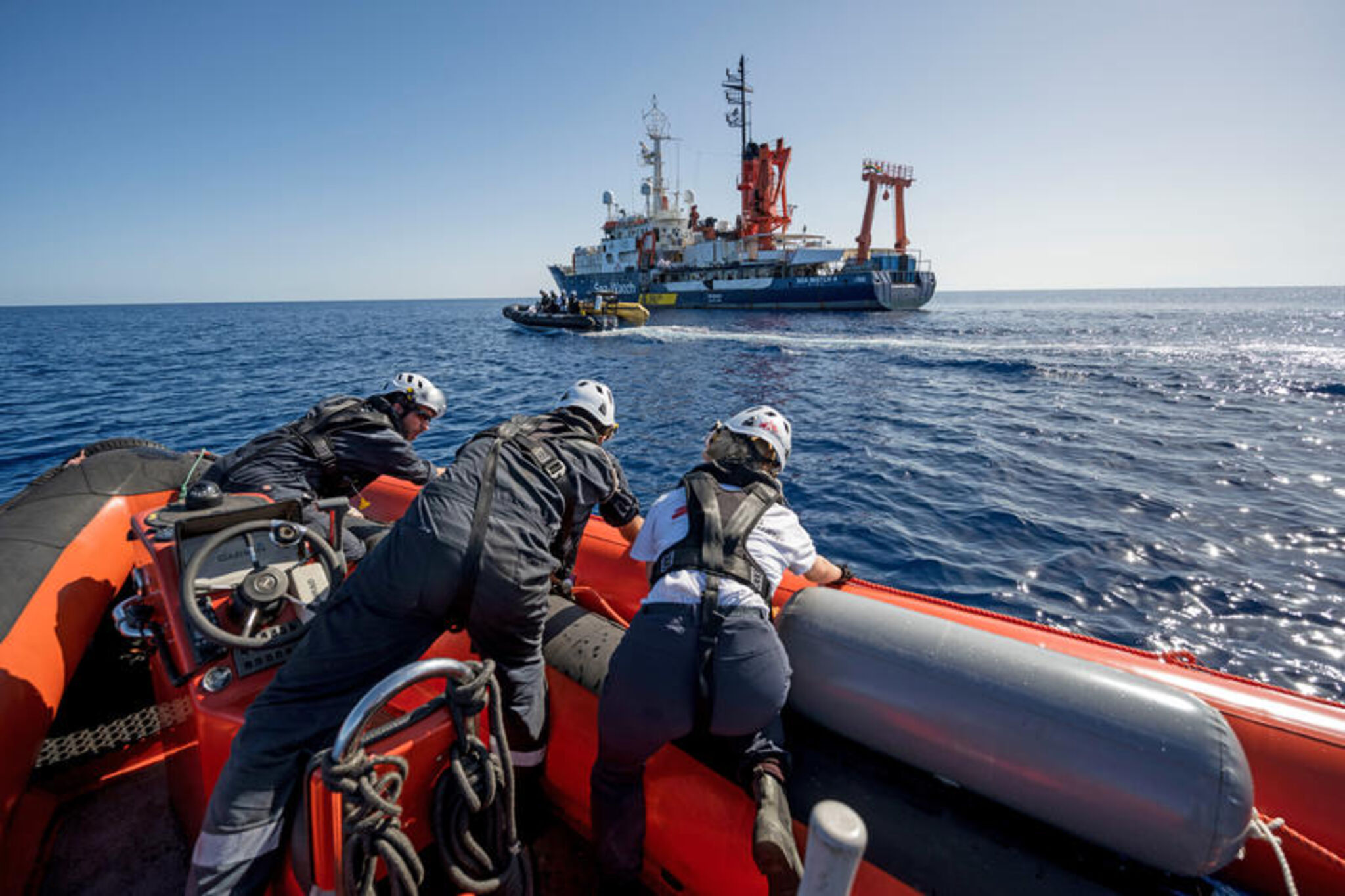 Sea Watch 4_Mittelmeer_Rettungsboot und Crew