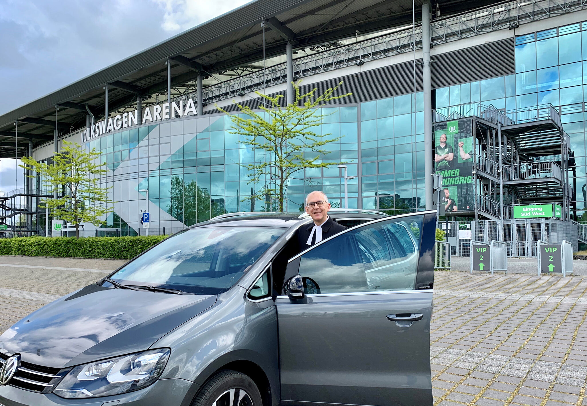 Autogottesdienst Wolfsburg_Chrstian Berndt vor VW