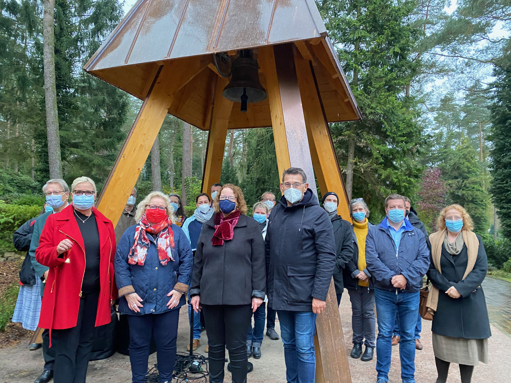 Übergabe_FriedhofsglockeMaschen.Foto-C.Wöhling (1)