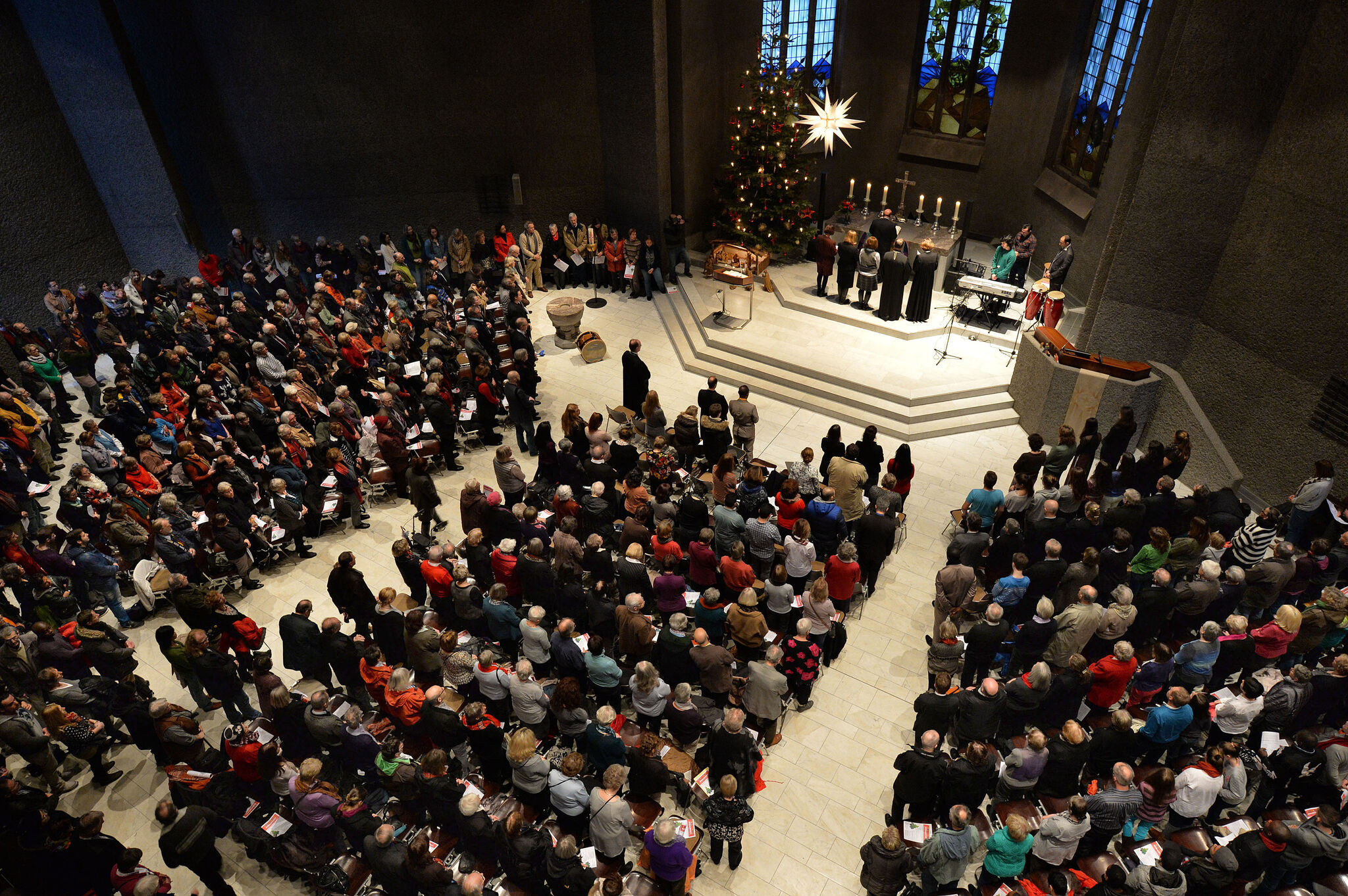 Die Landeskirche rechnet in diesem Jahr zu Weihnachten wieder mit vollen Kirchen. Archivfoto: epd-bild/Jens Schulze