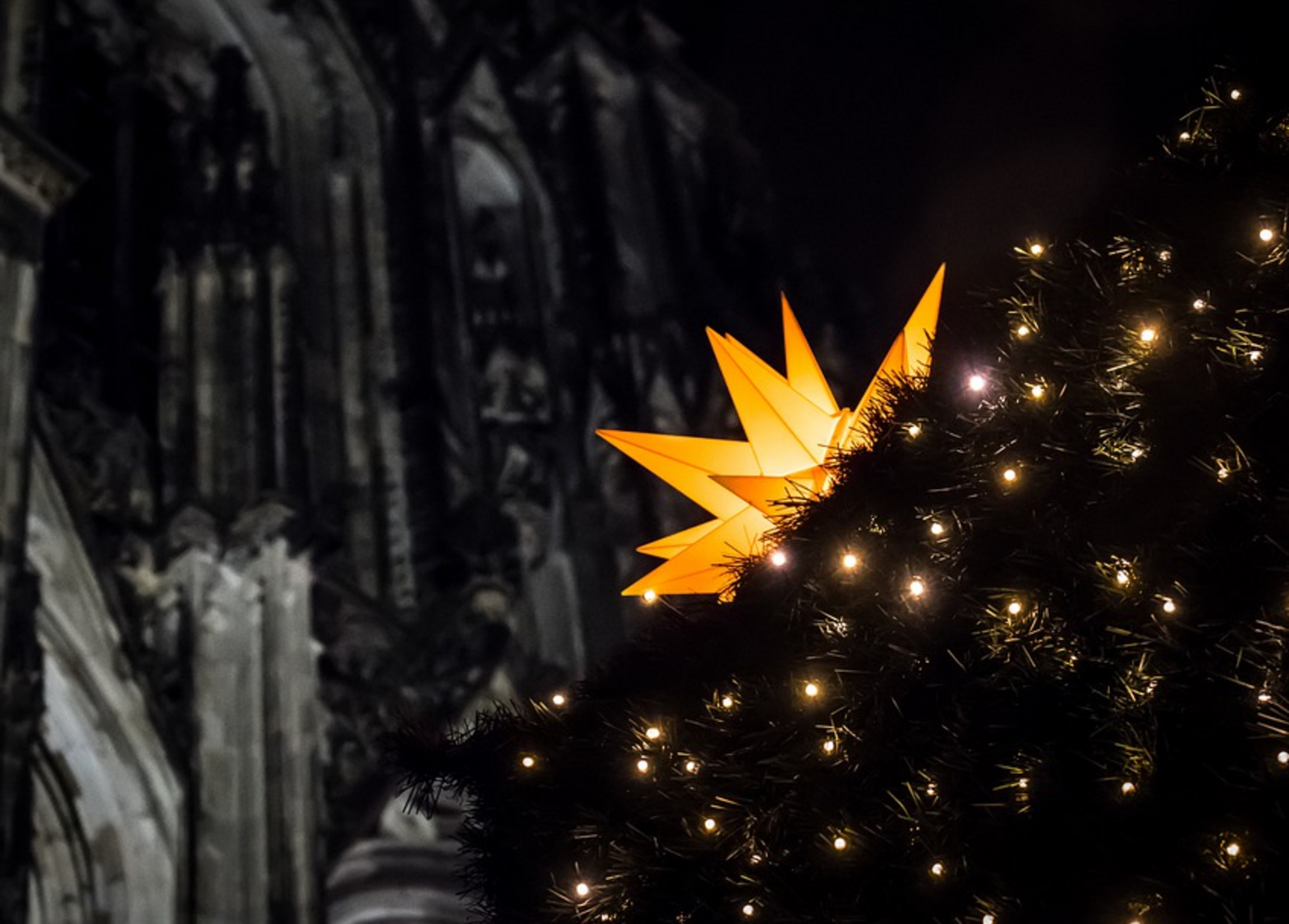 Weihnachtsstern_Beleuchtung Kirche