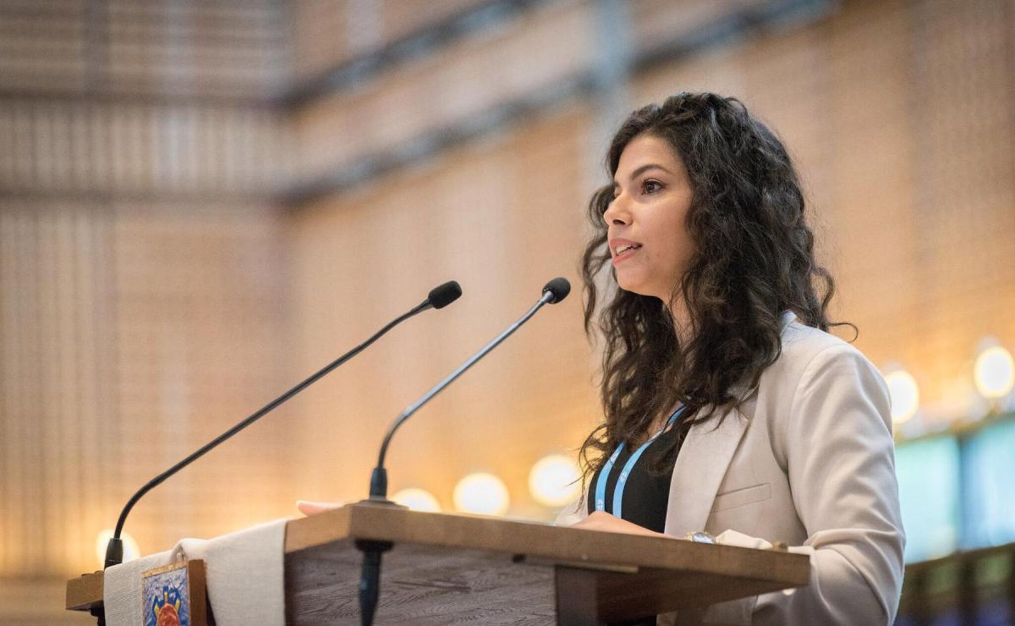 Sally Azar, LWB-Ratsmitglied für die Region Asien, ist in ihrer Heimat- und LWB-Mitgliedskirche, der Evangelisch-Lutherischen Kirche in Jordanien und im Heiligen Land, ordiniert worden. Foto: LWB/A. Hillert