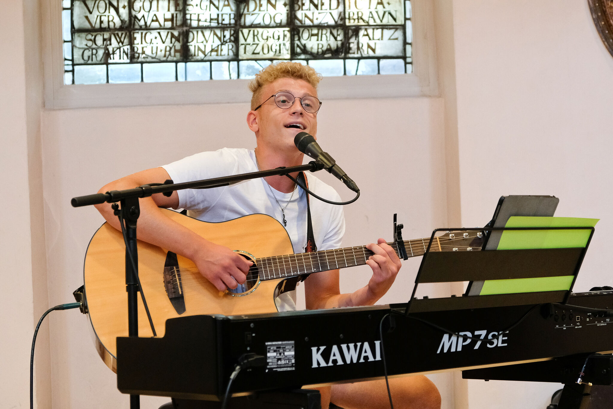 Tammo Förster („The Voice of Germany“) begeisterte mit eigenständigen Interpretationen großer Hits wie „Imagine“ von John Lennon. Foto: Dethard Hilbig/RPI